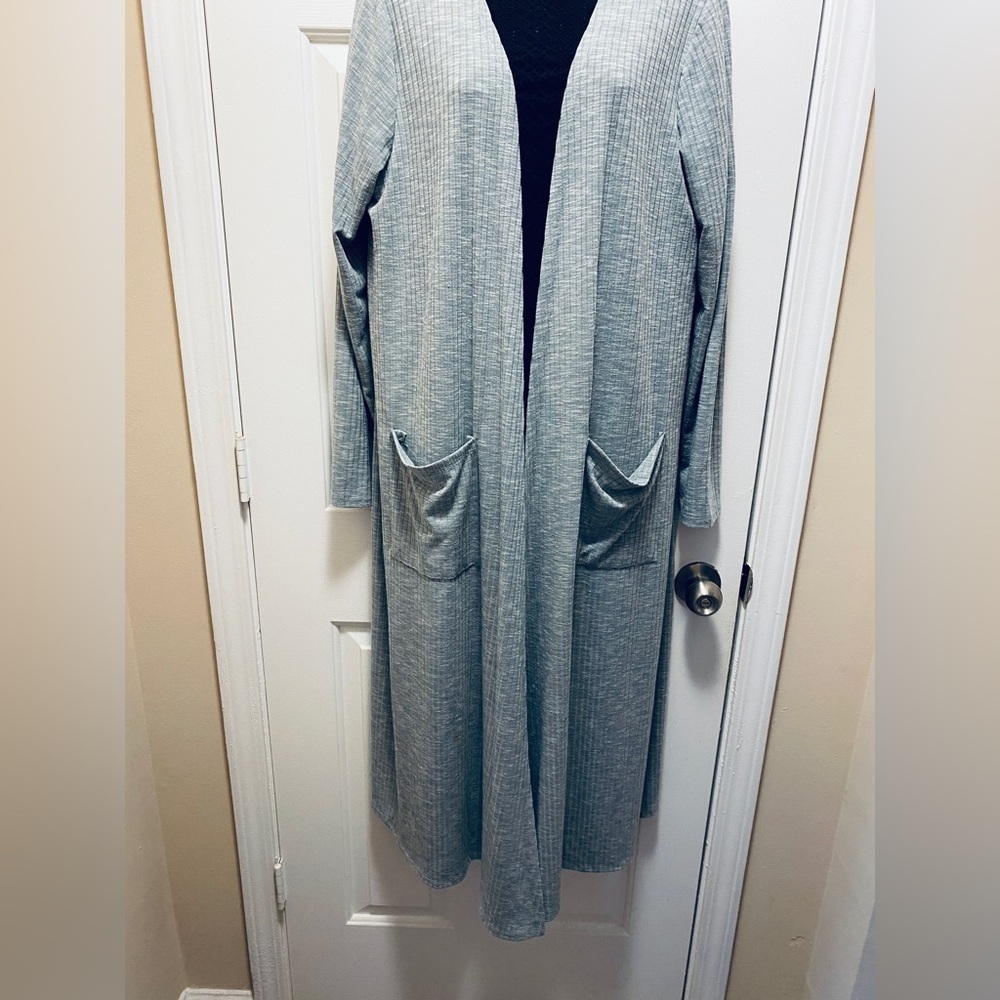 LuLaRoe Long Sleeve Long Cardigan in Light Gray Size Large